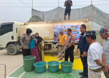 HUT ke-75 Humas Polri, Polresta IKN Salurkan Air Bersih untuk Warga Sepaku