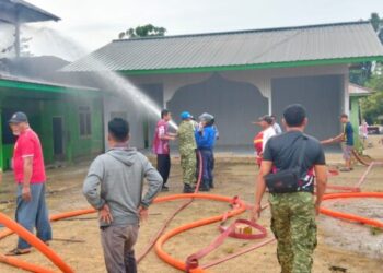 Gerak Cepat Anggota Kodim 0910/Malinau Bantu Padamkan Kebakaran Ponpes Al-Khairaat Putra.