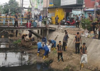Antisipasi Musim Hujan, Kapolda Kaltim Pimpin Aksi Bersih Sungai Serentak
