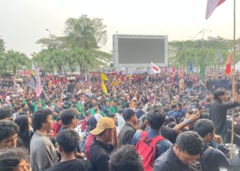 Massa Terobos Kantor Gubernur Kaltim, Rudy Mas’ud Akhirnya Teken Pakta Tuntutan